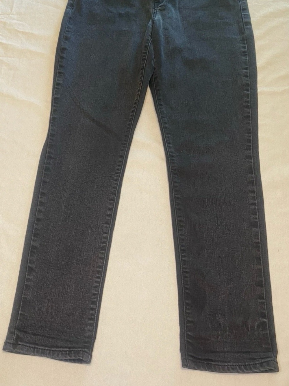 Levi's Jeans Womens size 30 Black
311 Shaping Skinny Mid Rise
Stretch Denim#0060
